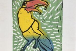 ATELIER FREISTIL: Tukan II – Linoldruck auf Holz, signiert, mit Aufhänger – 44 x 32 cm