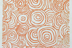ATELIER FREISTIL: Circles Orange – Linoldruck auf Holz, signiert, mit Aufhänger – 44 x 32 cm