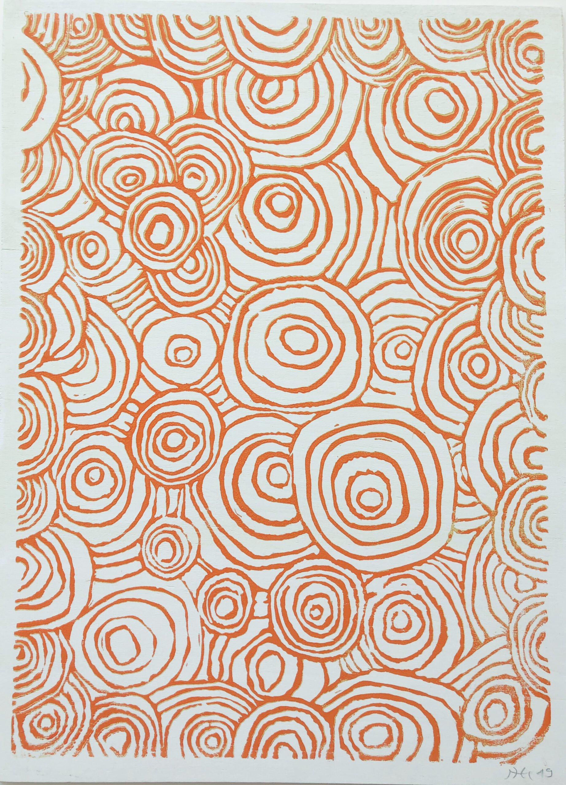 ATELIER FREISTIL: Circles Orange – Linoldruck auf Holz, signiert, mit Aufhänger – 44 x 32 cm