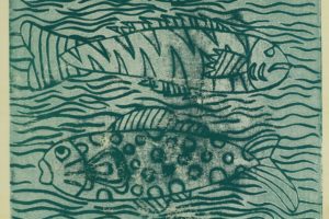 ATELIER FREISTIL: Fische – Linoldruck auf Holz, signiert, mit Aufhänger – 44 x 32 cm